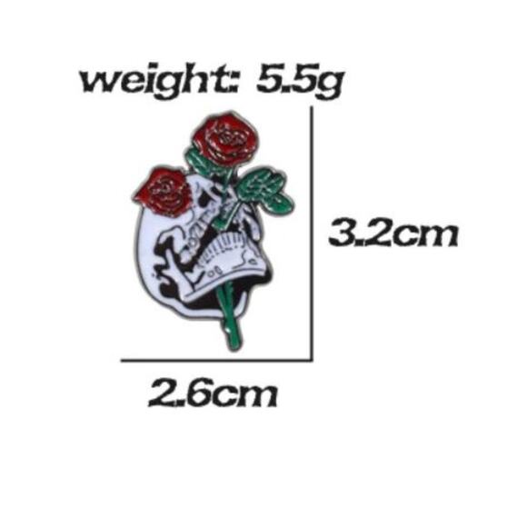 Skull with Roses Pin Brooch - Picture 2 of 2